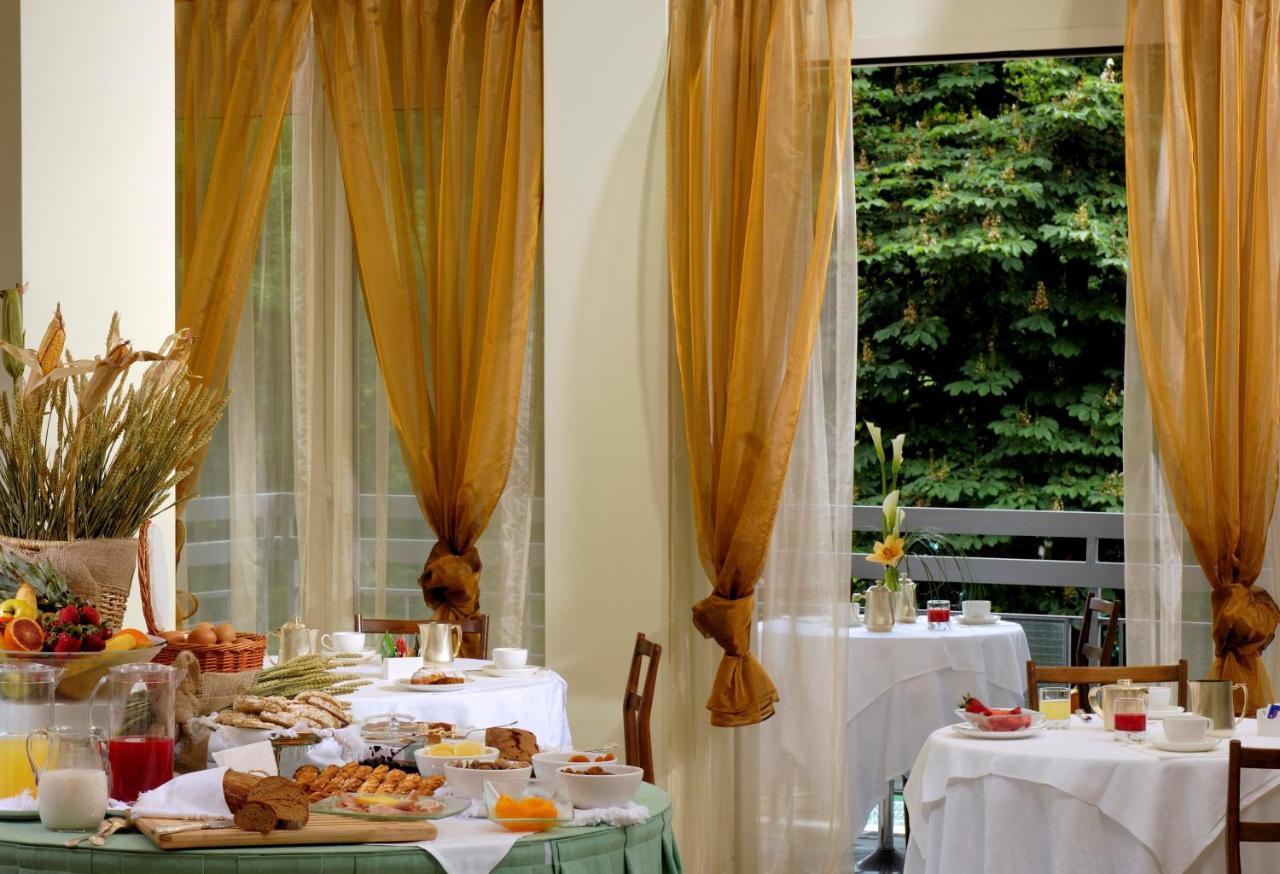 Rizzi Aquacharme Hotel & Spa Boario Terme Restaurace fotografie